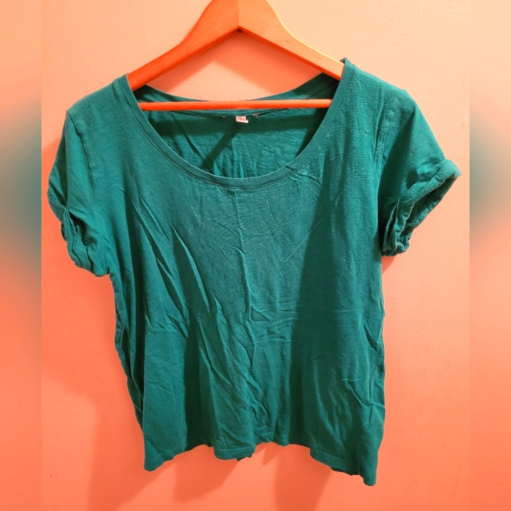 🌹 2/$15. SLC Woman’s short sleeve top. Size small.